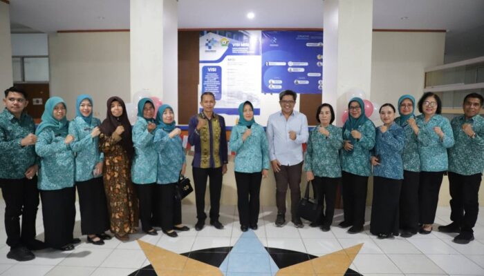 Tim Penilai Tinjau Kebersihan Diskominfo Sultra Dipimpin Istri Wagub Jelang HUT ke-80 RI