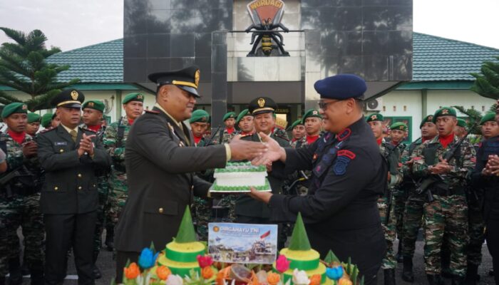 Brimob Polda Sultra Beri Kejutan HUT ke-80 TNI di Yonif 725/Woroagi, Wujud Soliditas dan Sinergi Tanpa Batas
