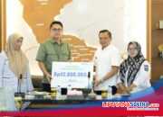 Bupati Konawe Serahkan Santunan Kematian BPJS Ketenagakerjaan Rp42 Juta kepada Ahli Waris