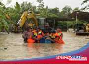 Brimob Polda Sultra Evakuasi Warga Terdampak Banjir di Sejumlah Titik Kota Kendari