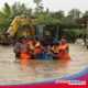 Brimob Polda Sultra Evakuasi Warga Terdampak Banjir di Sejumlah Titik Kota Kendari