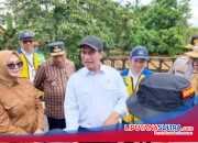 Mentan Tinjau Sawah Terdampak dan Korban Banjir di Sultra, Salurkan Bantuan Rp10 Miliar